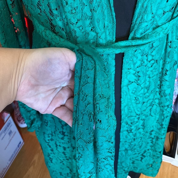 Torrid SZ 1 Green Lace Duster/Cardigan W/Belt two side slits - Picture 3 of 5